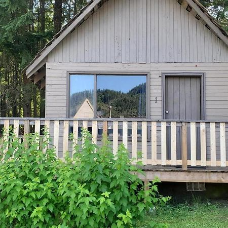 Sicamous Rv & Cabin Resort Malakwa Exterior photo
