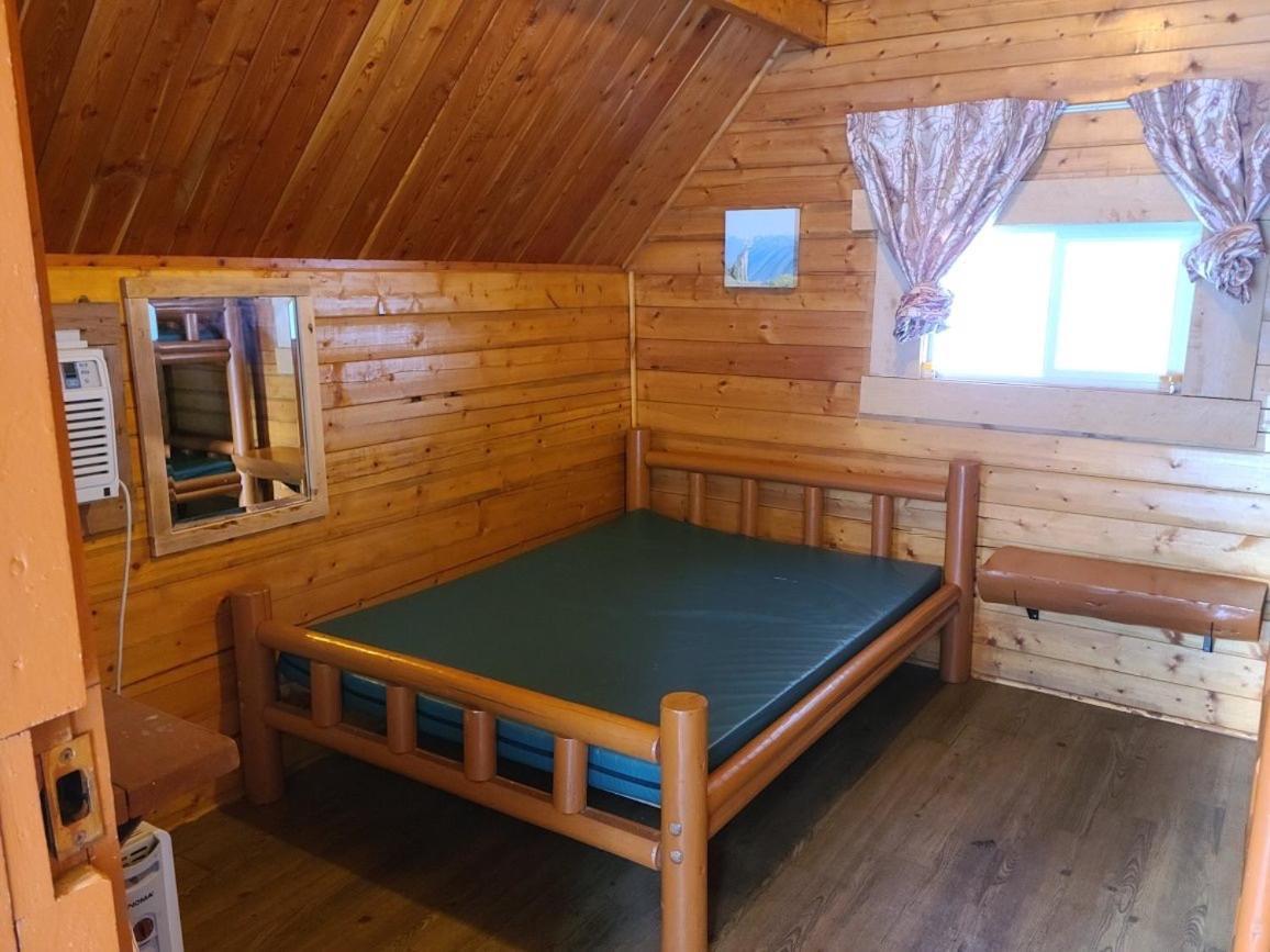 Sicamous Rv & Cabin Resort Malakwa Exterior photo