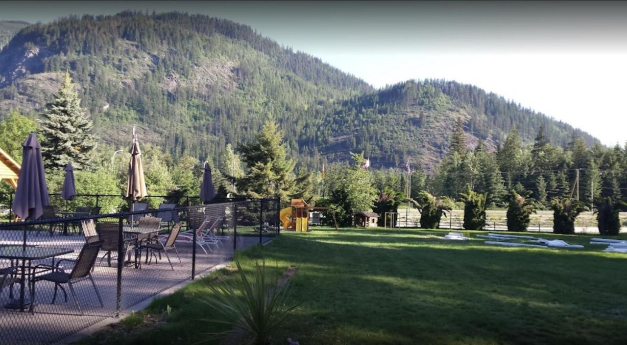 Sicamous Rv & Cabin Resort Malakwa Exterior photo